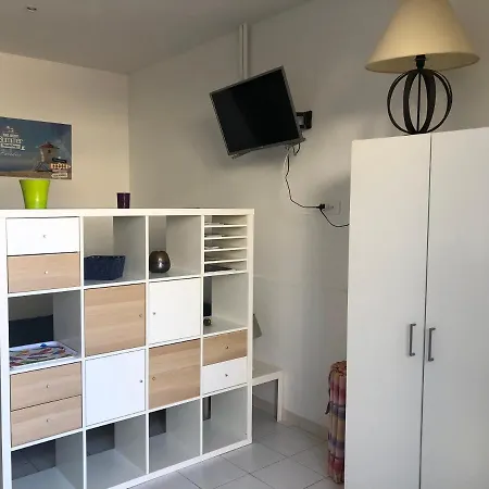 Etoile De La Parking Prive Gratuit דירה