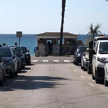Etoile De La Parking Prive Gratuit * לה קיוטאט